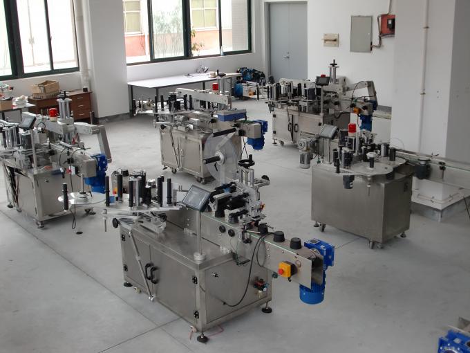 Квадратно шише двојно странично машина за хоризонтално обележување редовен или неправилен контејнер