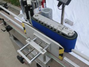 Автоматска машина за етикетирање на кружни шишиња за несув лепак, дрвена кутија / машина за етикетирање на пакување за извоз за CE