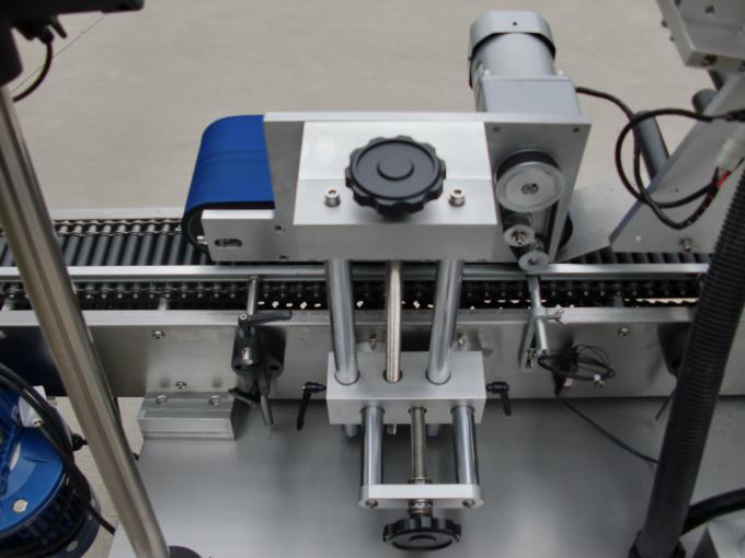 Мали тркалезни конзерви со голема брзина за лепило за лепило, машина за лепило за етикета за црно шише за очи за козметика