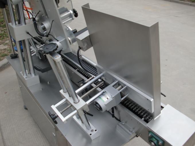 Мали тркалезни конзерви со голема брзина за лепило за лепило, машина за лепило за етикета за црно шише за очи за козметика