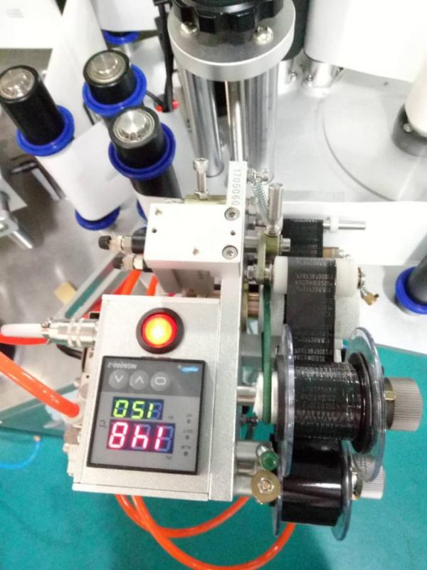 Означете ја автоматската машина за обележување на налепници од страна на Дубел со уред за пејџинг и машина за кодирање