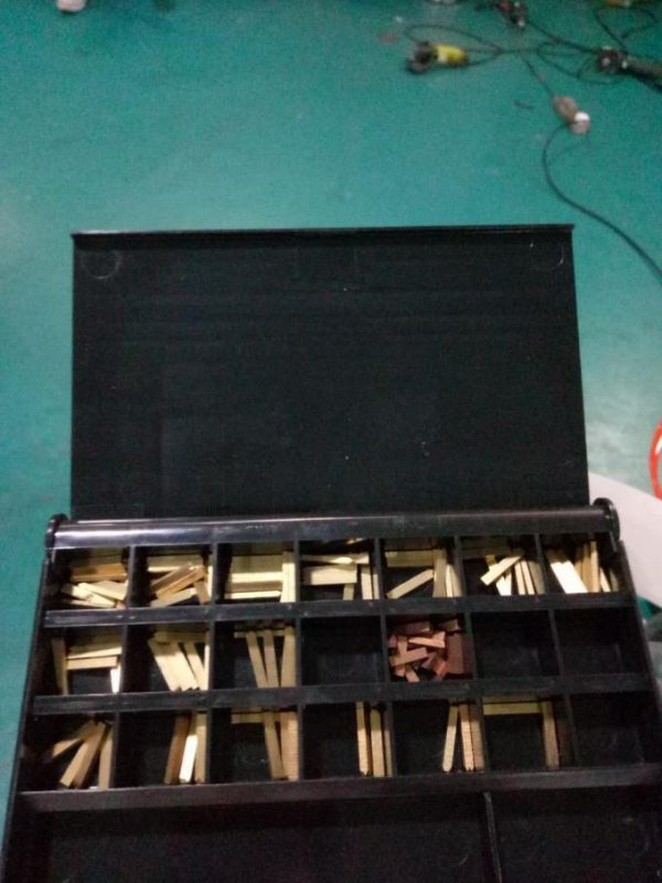 Означете ја автоматската машина за обележување на налепници од страна на Дубел со уред за пејџинг и машина за кодирање