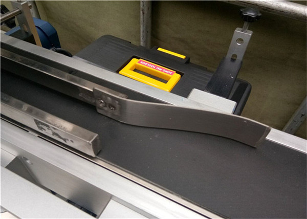 Автоматска машина за врвно обележување за шише / тегла / контејнер