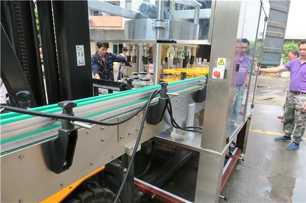 Ефикасна машина за означување на ротациони налепници за шишиња PLC екран на допир