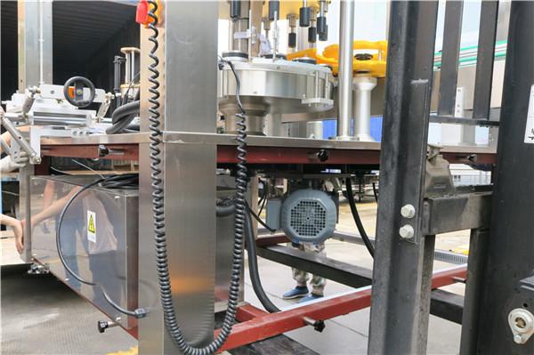 Опрема за машинско обележување на ротациони налепници за шишиња Дебелина ≥ 30мм