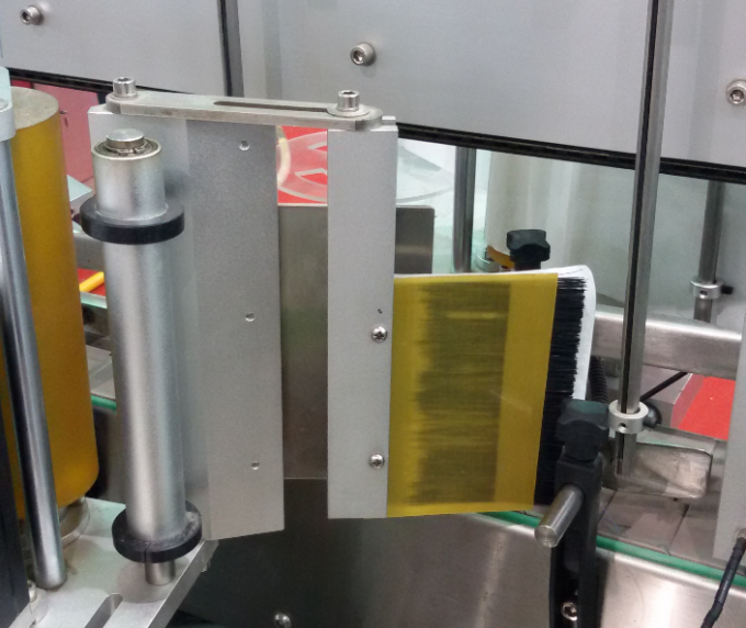 механизам за над-притискање врвни шишиња автоматска машина за обележување шишиња со CE сертификат