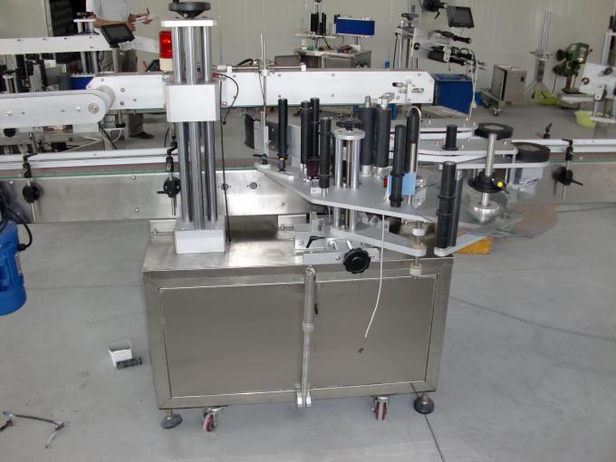 Пластични и стаклени шишиња PLC контролираат автоматски серво мотор за обележување на налепници со двојна страна