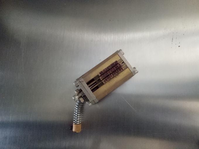 Прилагодена машина за етикетирање на три или двострани налепници со машина за кодирање