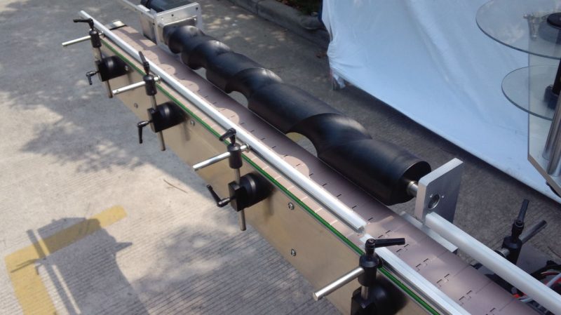 Кина Машина за обележување шишиња околу шишиња за користен автоматски лепак за фабрички цени самолеплив