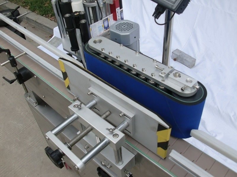 Кина Аеросол може автоматски да се залепи машина за етикетирање шишиња за 20-200 парчиња / мин шишенца самолеплив добавувач