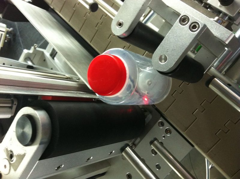 Кина Индустрија за пијалоци Облечи шишиња за налепници за обележување на машини електричен тип добавувач