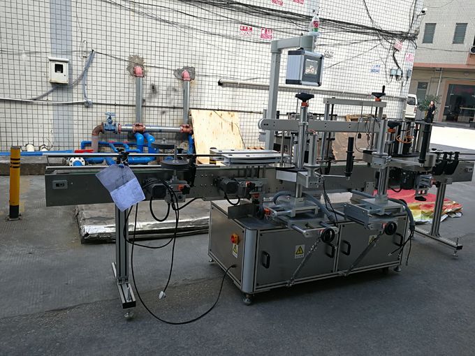 Три етикети Самолеплива машина за обележување 110V / 380V Напон