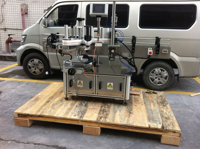 Целосна автоматска машина за означување напред и назад за округли тегли за миленичиња